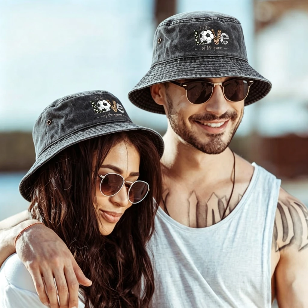 Outdoor Camping Decor Ideas - หมวกบักเก็ตแบบยูนิเซ็กซ์พร้อมลายพิมพ์ลูกฟุตบอลและตัวอักษร เหมาะสำหรับสวมใส่ในชีวิตประจำวัน ทริปกลางแจ้งในฤดูร้อน แคมป์ปิ้ง และงานปาร์ตี้ ไอเดีย